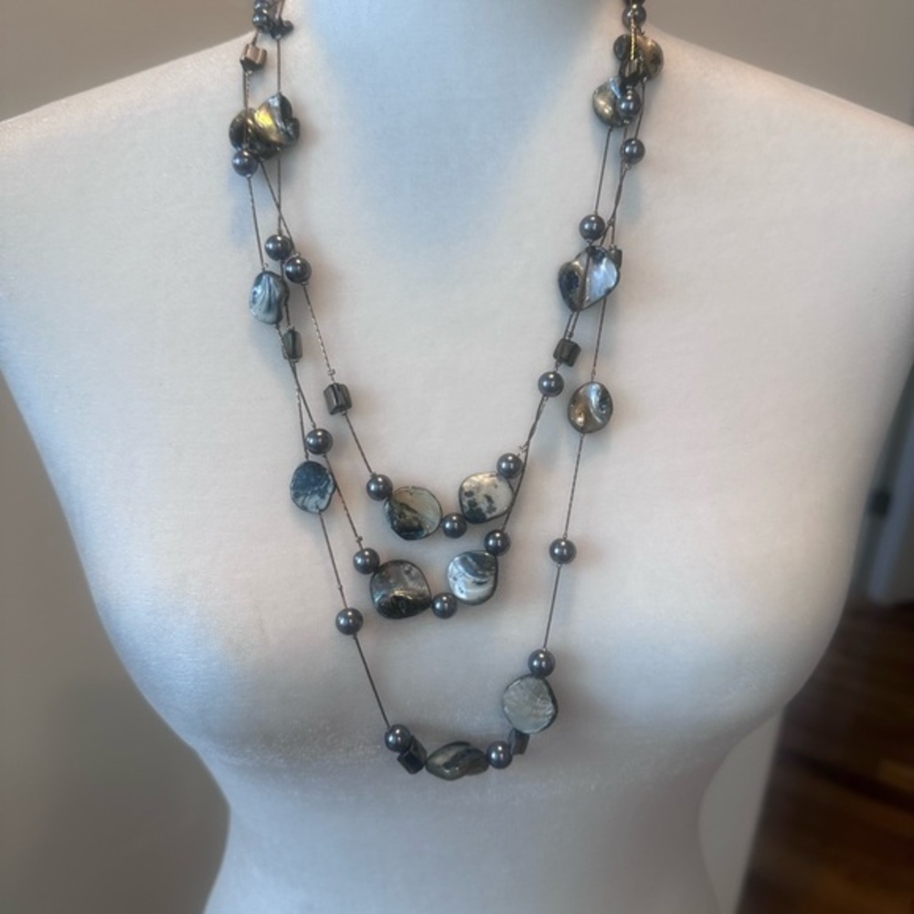 Blue/silver shell/glass necklace